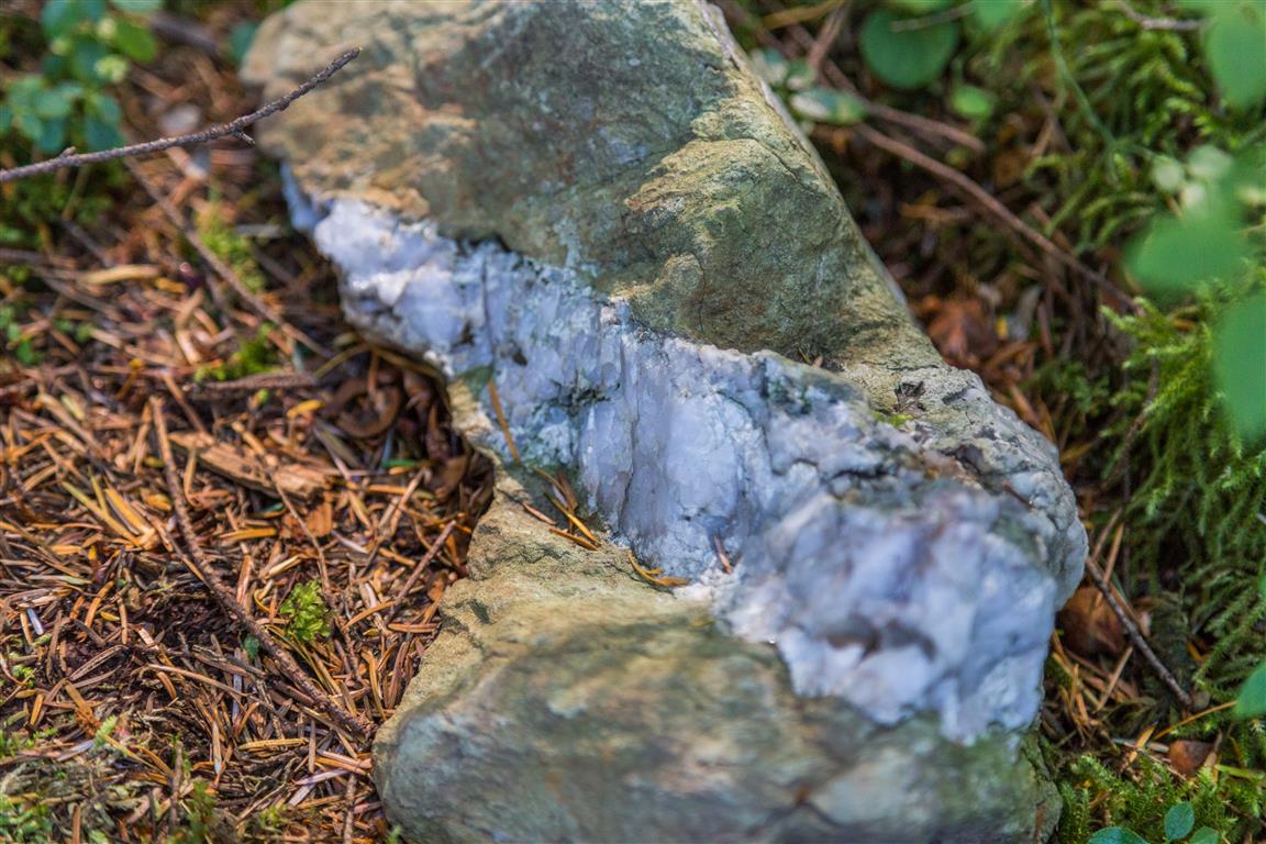 Neat rock